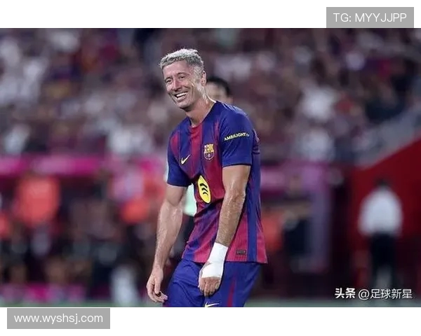 巴萨官方通报莱万左大腿肌腱撕裂伤情恢复时间尚未确定